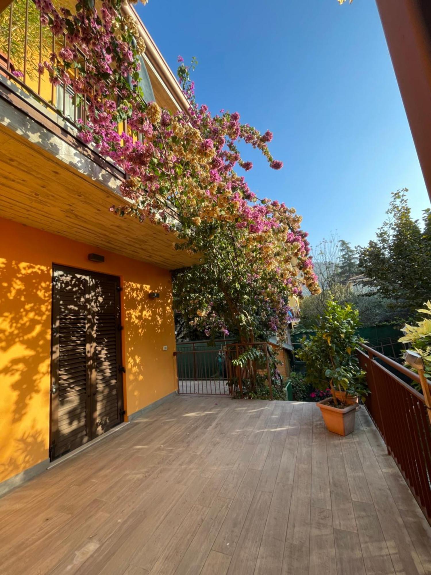Welcome Traveller Divine Cecile Garda  Exterior foto